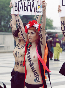 Femen - real crazy horse