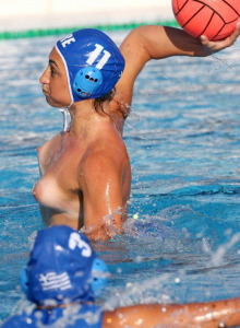 Nude waterpolo