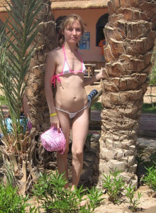 Nadyushka is sexy gf in bikini likes to show her body