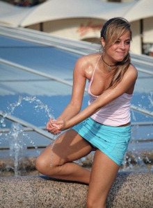 Exciting hot candid girls in fountains