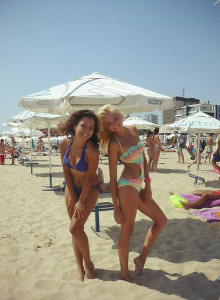 Busty brunette gf in navy bikini on the beach