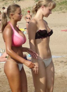 Busty bikini girl candid beach shots