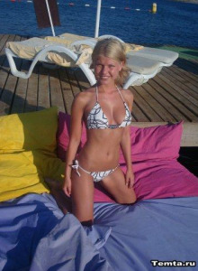 Blonde teen gf in bikini