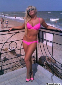Blonde bitch GF in pink bikini