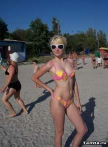 Playful young bikini gf in sunglasses