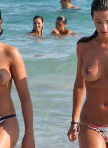 Sexy nudist teen hottie at the beach